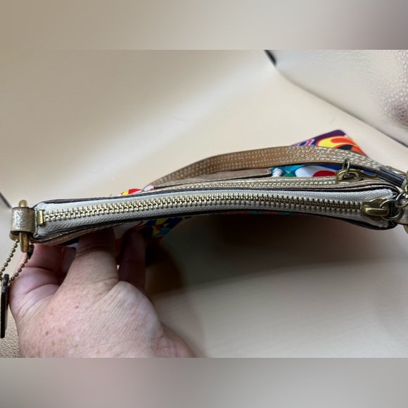 Coach Poppy Pop C Glam Wristlet bright fun print Gold accents leather preloved - Picture 10 of 14